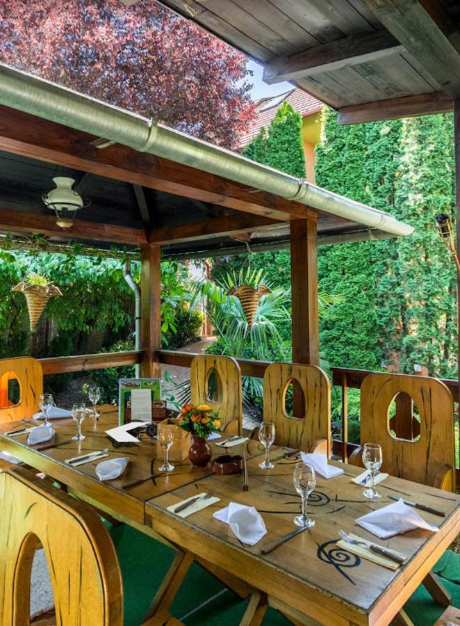 Don Quijote Koezepkori Panzio Es Etterem Hotel Lenti Ngoại thất bức ảnh